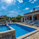 Feriehus Mirela, A Romantic And Charming Pool *