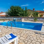 Mirela, A Romantic And Charming Pool Feriehus