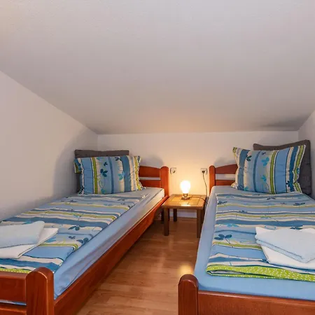Holiday home Mirela, A Romantic And Charming Pool Nedescina