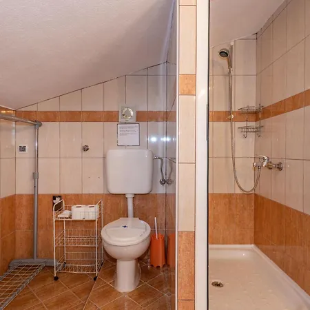 Holiday home Mirela, A Romantic And Charming Pool
