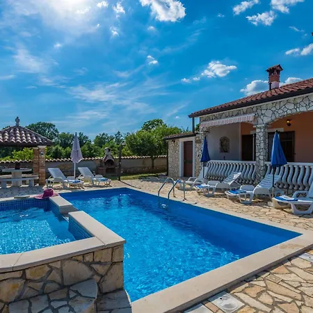 Ferienhaus Mirela, A Romantic And Charming Pool *