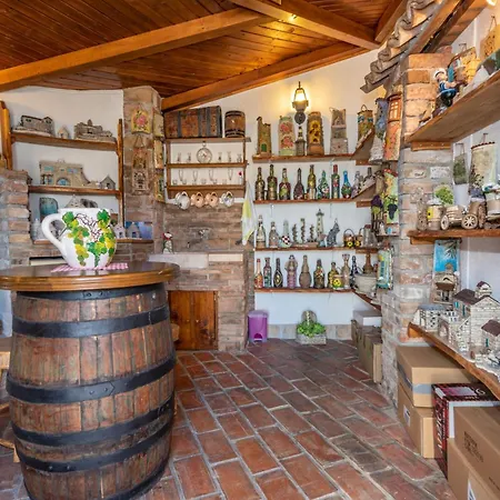 Holiday home Mirela, A Romantic And Charming Pool