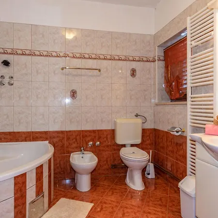 Mirela, A Romantic And Charming Pool *