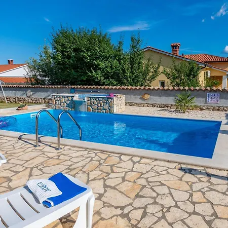 Mirela, A Romantic And Charming Pool Holiday home