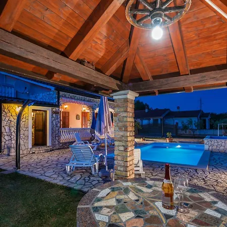 Mirela, A Romantic And Charming Pool Nedeščina