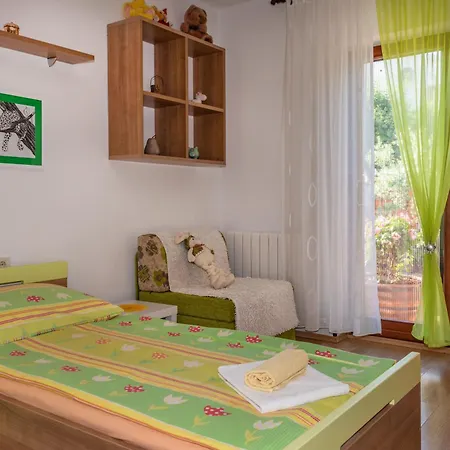 Mirela, A Romantic And Charming Pool * Nedescina
