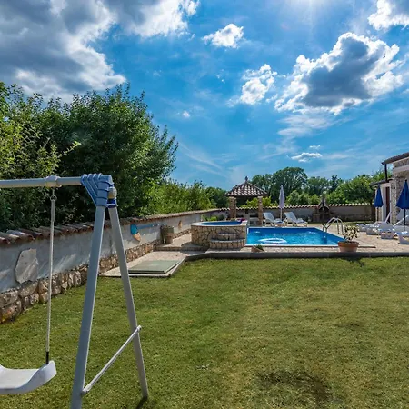 Mirela, A Romantic And Charming Pool Ferienhaus