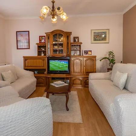 Holiday home Mirela, A Romantic And Charming Pool