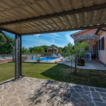 Holiday home Mirela, A Romantic And Charming Pool *