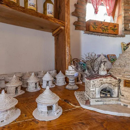 Holiday home Mirela, A Romantic And Charming Pool Nedescina