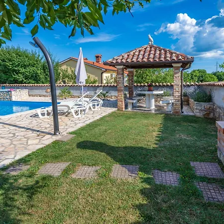 Mirela, A Romantic And Charming Pool * Nedescina