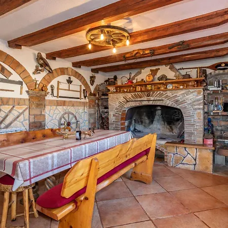 Mirela, A Romantic And Charming Pool Holiday home