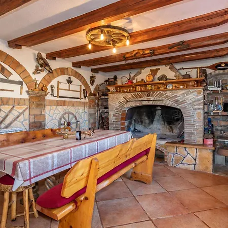 Mirela, A Romantic And Charming Pool Ferienhaus