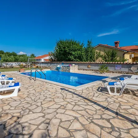 Mirela, A Romantic And Charming Pool * Nedescina