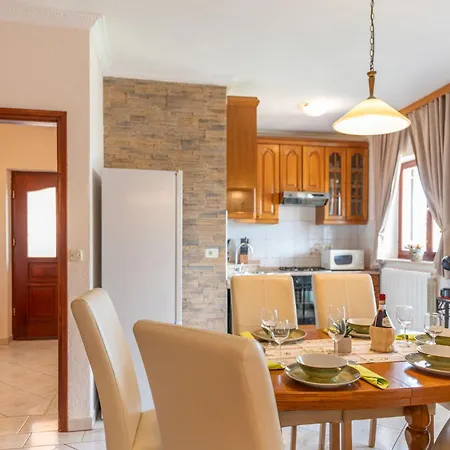 Mirela, A Romantic And Charming Pool Ferienhaus Nedeščina