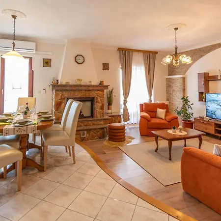 Mirela, A Romantic And Charming Pool * Nedescina