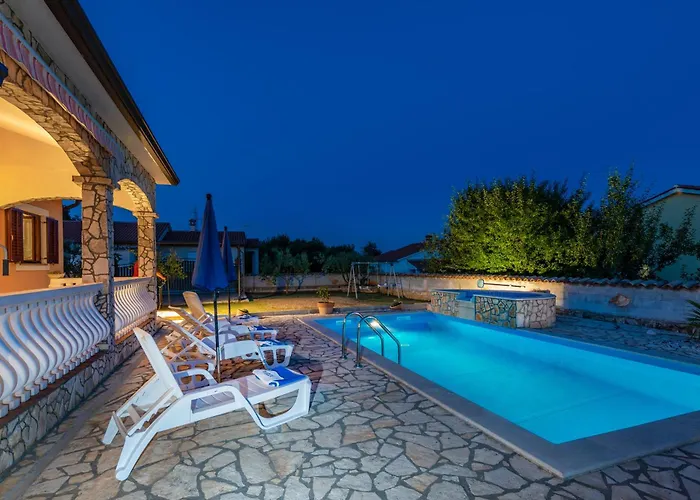 Mirela, A Romantic And Charming Pool Feriehus *