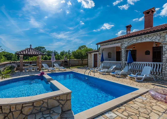 Feriehus Mirela, A Romantic And Charming Pool *