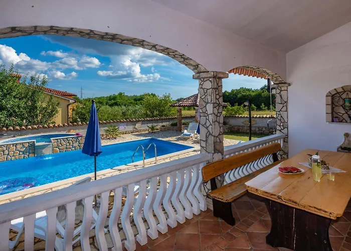 Mirela, A Romantic And Charming Pool Nedeščina