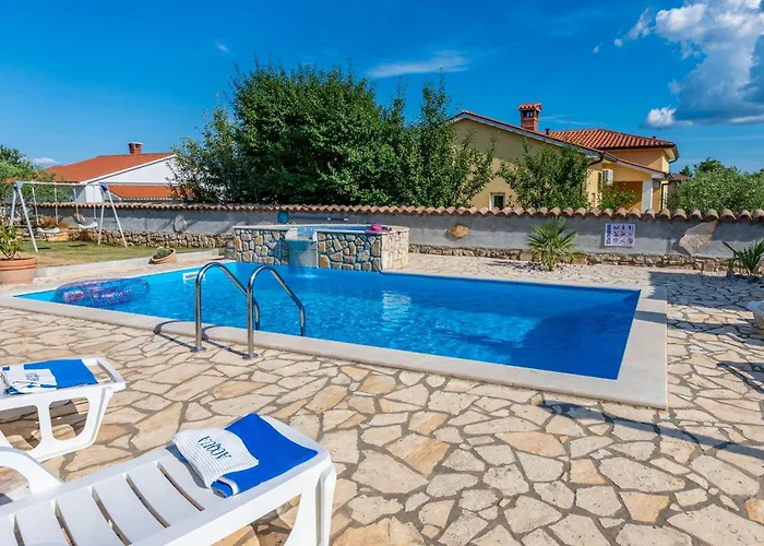 Mirela, A Romantic And Charming Pool Feriehus