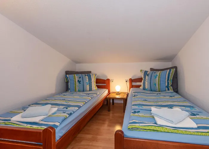 Feriehus Mirela, A Romantic And Charming Pool Nedeščina