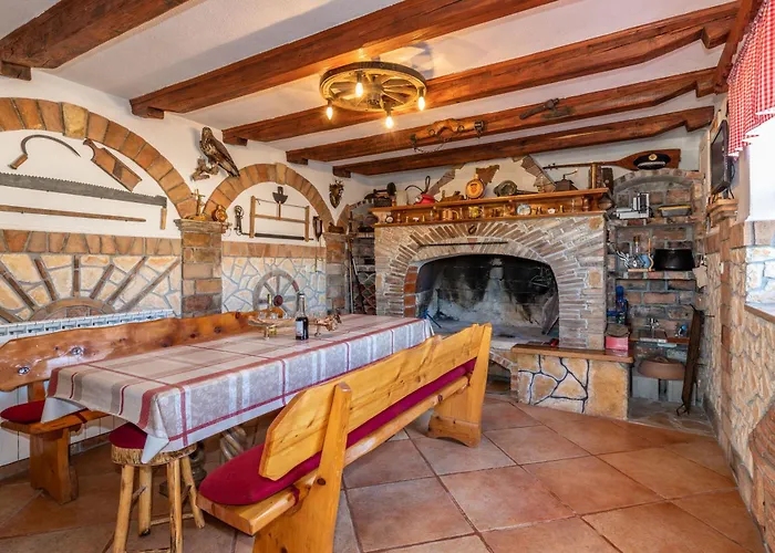 Mirela, A Romantic And Charming Pool Feriehus