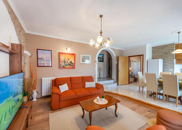 Mirela, A Romantic And Charming Pool Nedeščina