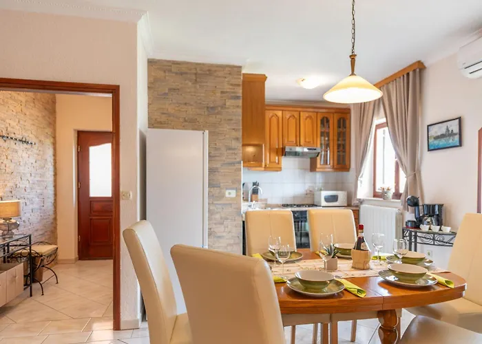 Mirela, A Romantic And Charming Pool Feriehus Nedeščina