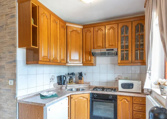 Mirela, A Romantic And Charming Pool *